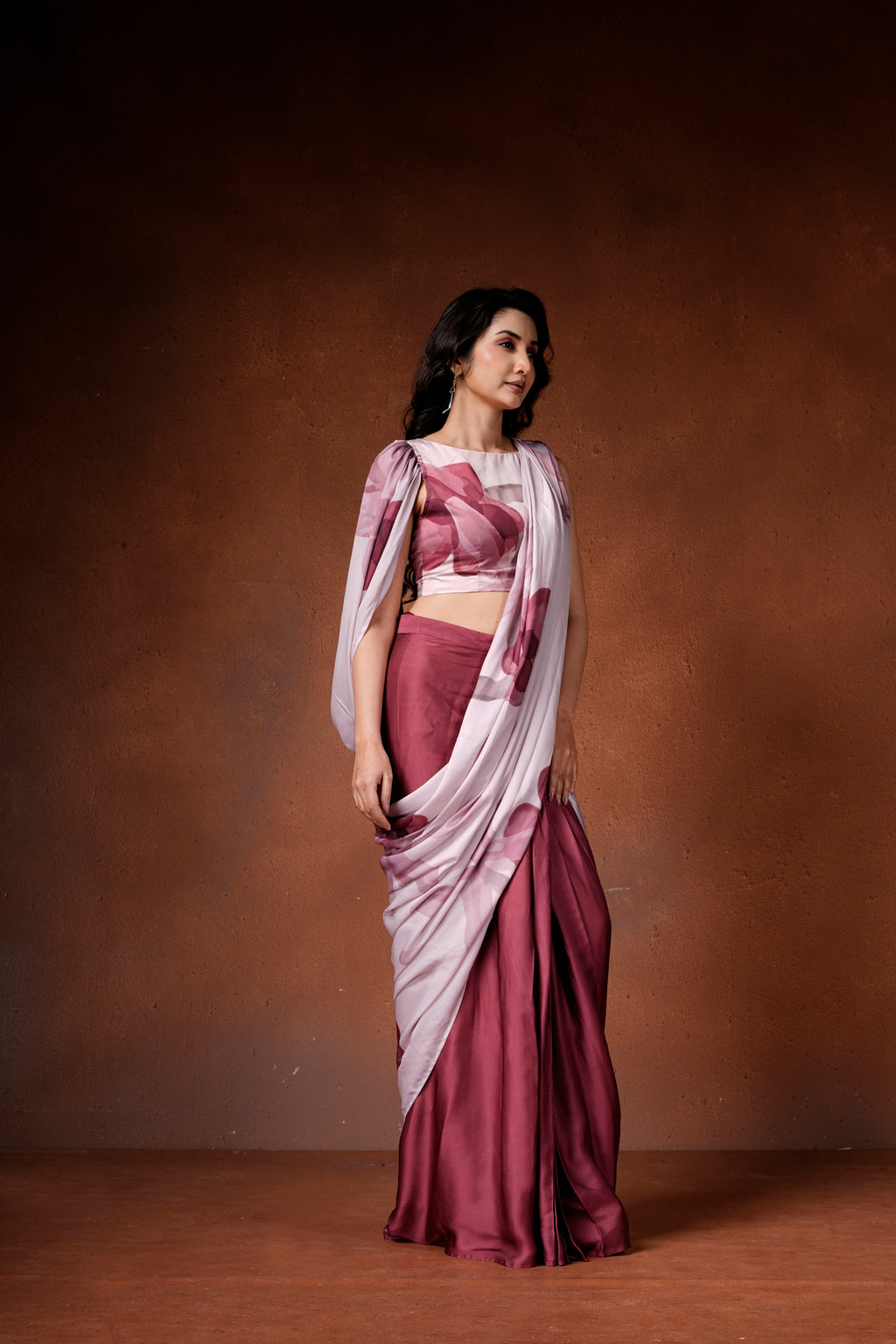 Tuberosey per-draped saree