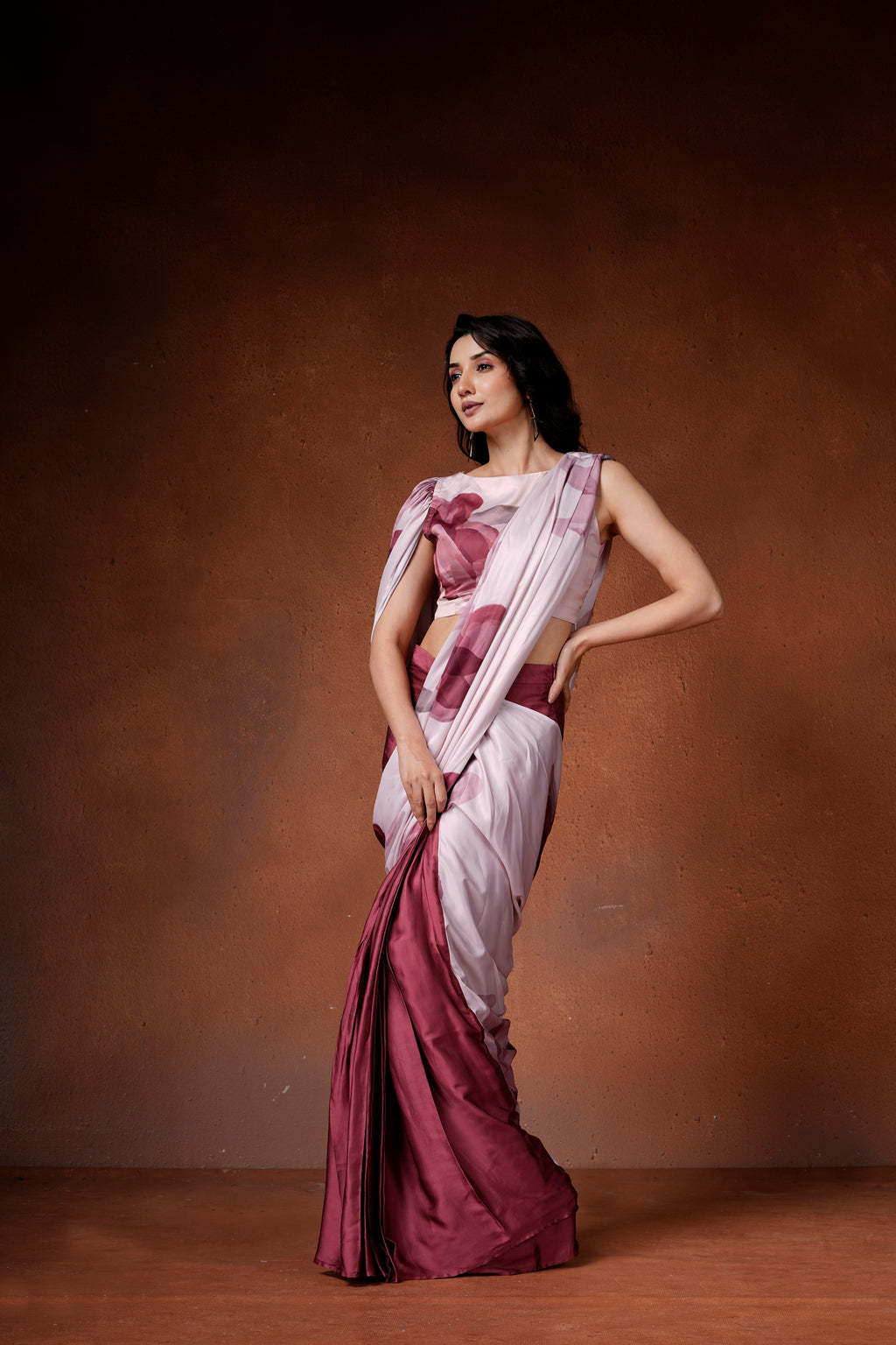 Tuberosey per-draped saree