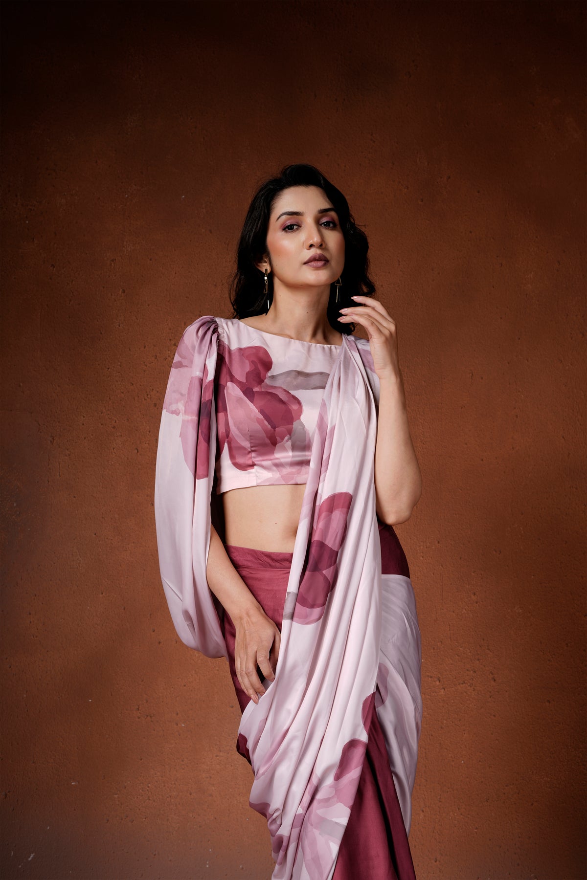 Tuberosey per-draped saree